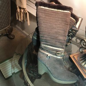 Barely Worn Cole Hahn 3in. Suede Winter Boots